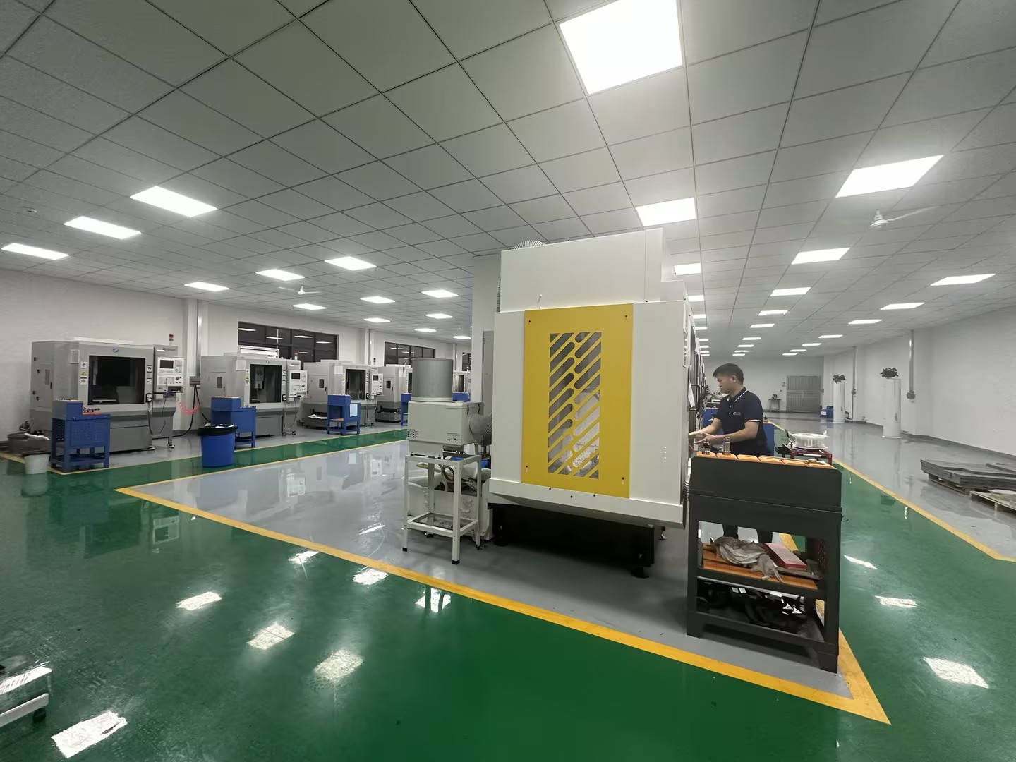 CNC precision machining center